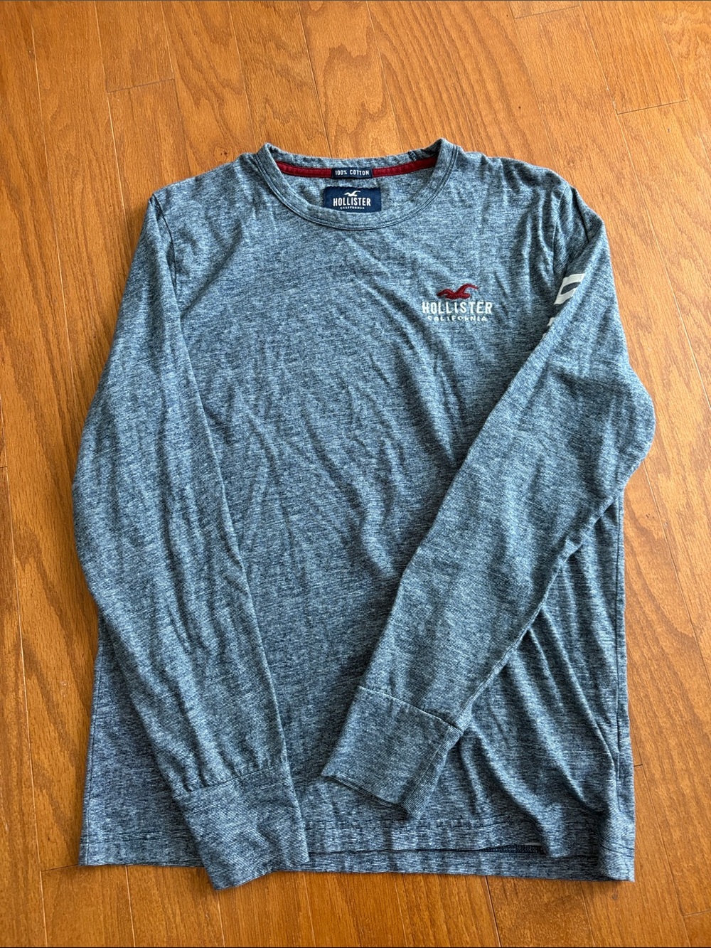 Hollister Men's Long-Sleeve Crewneck Shirt - Gray with Red Logo Accent